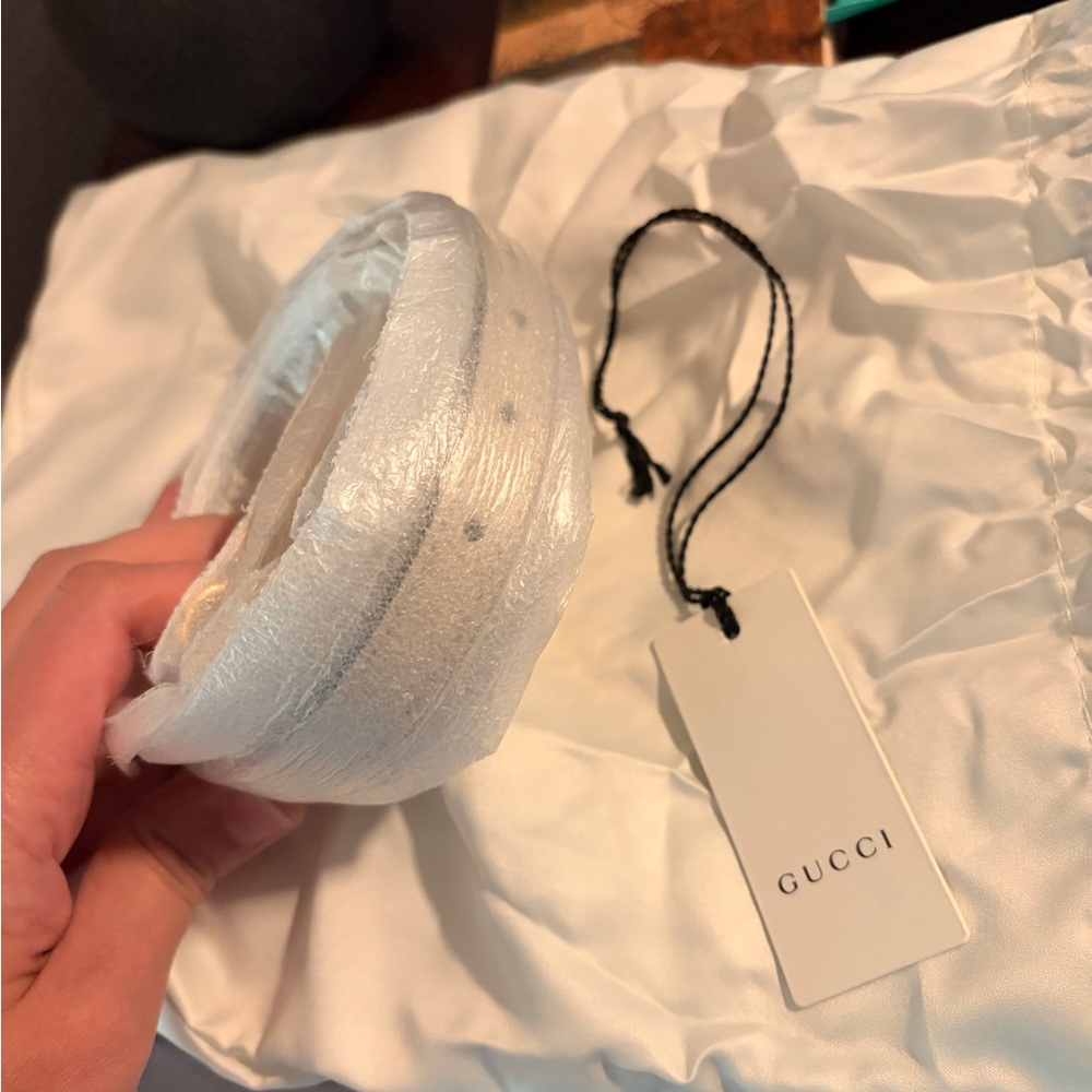 Gucci White leather strap for bag
